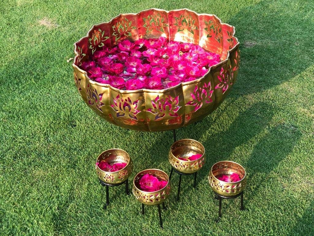 Lotus Urli/Urali/Iron urli with bowl/urli with stand/Uruli set/Christmas/Pooja/wedding Gift/CHRISTMAS/DIWALI GIFT/Home Decoration 13 Pc