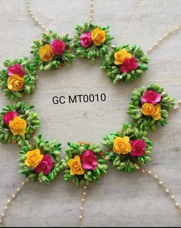 Wedding gift100 Pcs Bridal, Bridesmaid Multicolor MaangTika HandMade Artificial Flower Maang Tikka forehead jewel Haldi,Mehndi,Sangeet Night