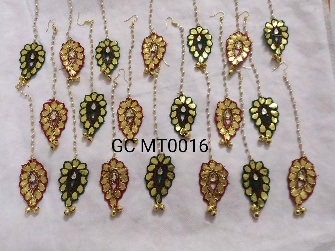 Wedding gift100 Pcs Bridal, Bridesmaid Multicolor MaangTika HandMade Artificial Flower Maang Tikka forehead jewel Haldi,Mehndi,Sangeet Night