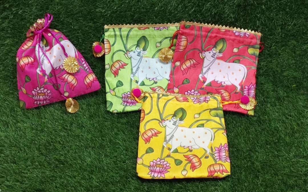 Lot of 100 Indian handmade women Pichwai print Potli bags/purse/drawstring bags/party/mehendi/wedding handbags favours/giveaways/Return gift