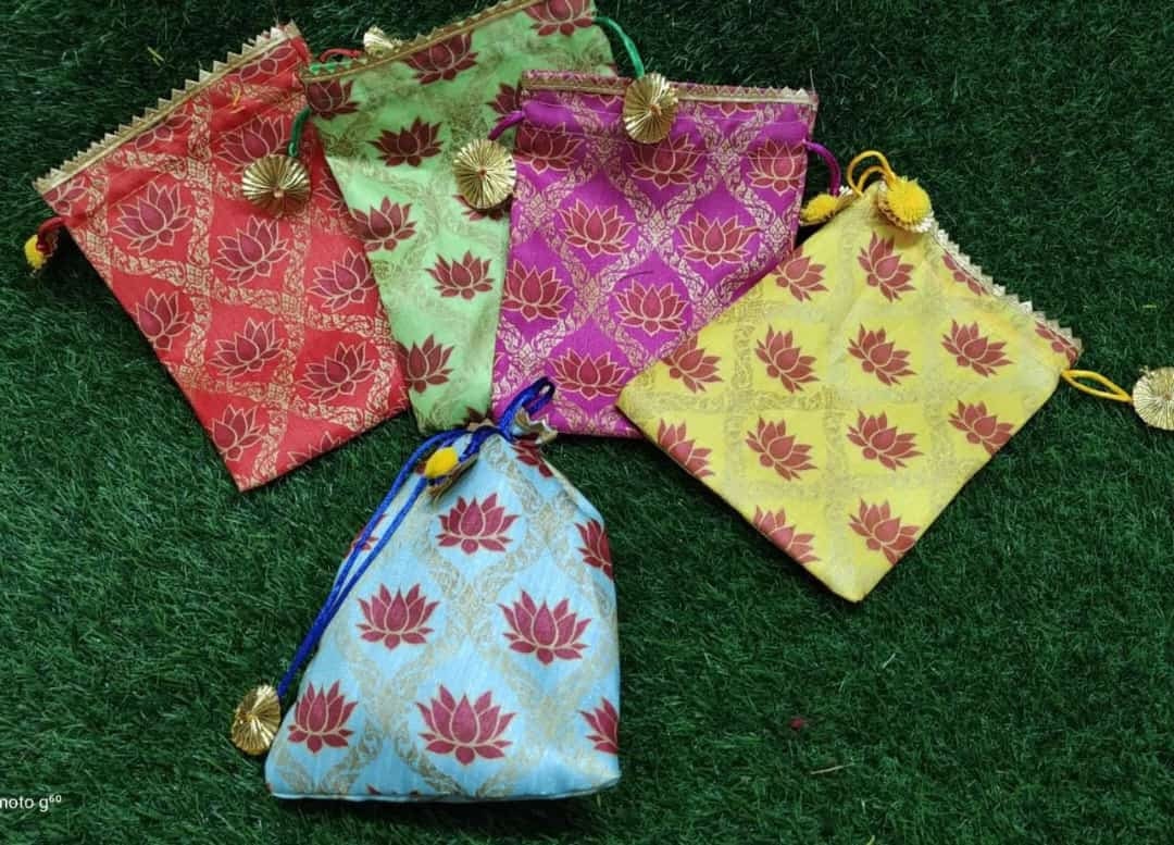 Lot of 100 Indian handmade women raw silk Potli bags/Evening /purse/ drawstring bags/party/mehendi/wedding handbags/giveaways/Return gift