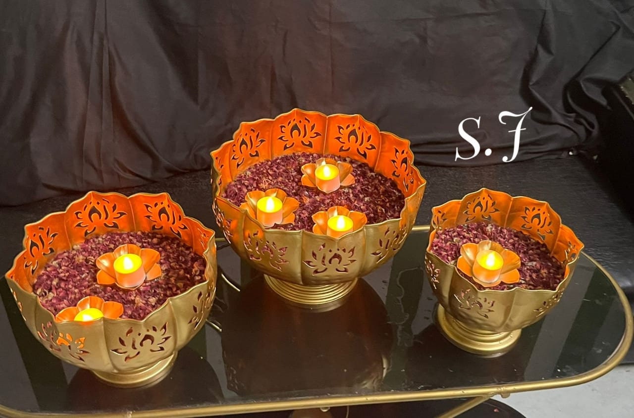 Lotus Urli/Urali/Iron urli with bowl/urli with stand/Uruli set/Christmas/Pooja/wedding Gift/CHRISTMAS/DIWALI GIFT/Home Decoration3 Pc