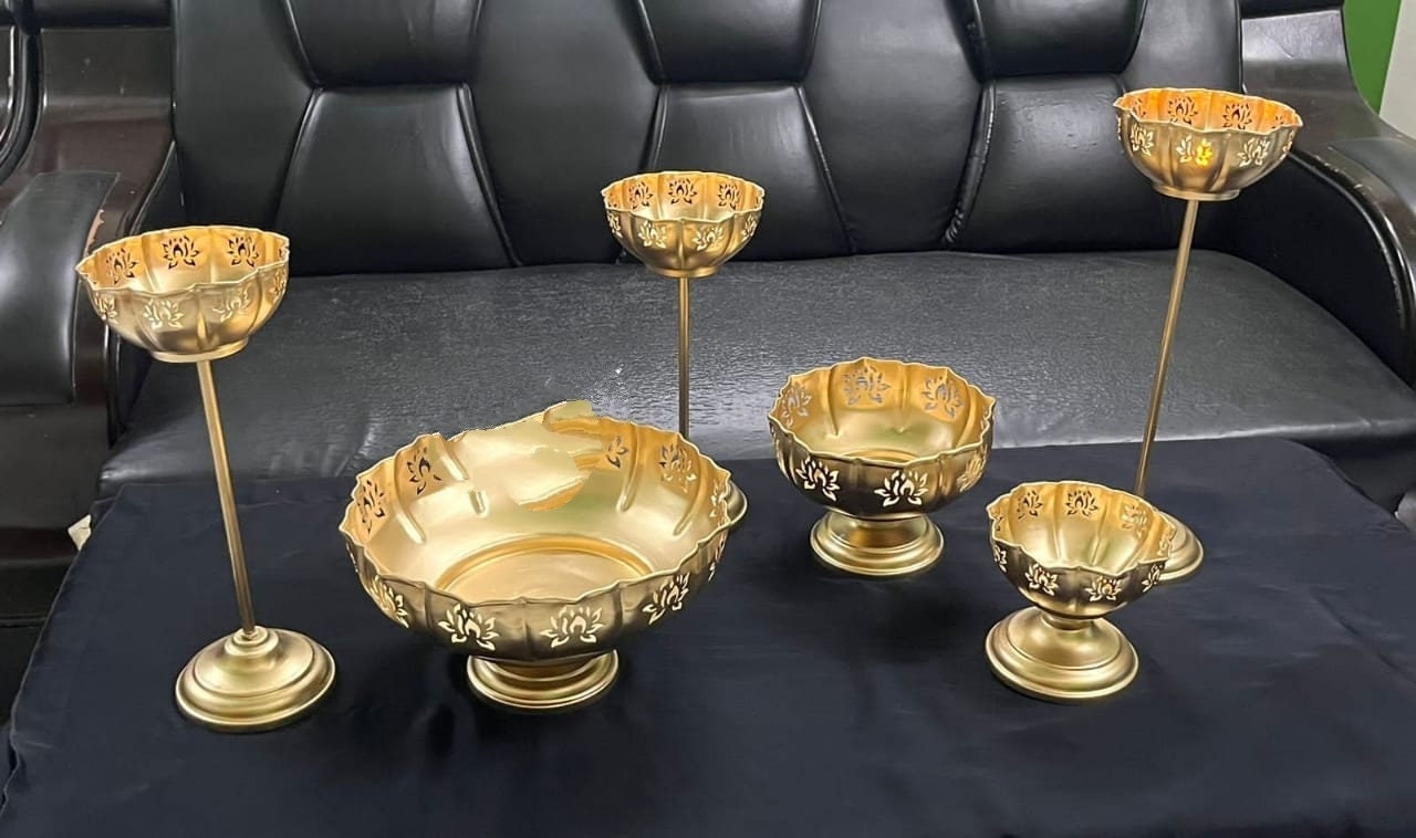 Lotus Urli/Urali/Iron urli with bowl/urli with stand/Uruli set/Christmas/Pooja/wedding Gift/CHRISTMAS/DIWALI GIFT/Home Decoration 9 Pc