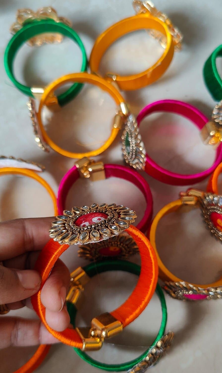 100 pcs kundan bangles Women Bracelet/Sangeet Mehndi Indian Wedding bangles Mehendi/Wedding favours/give Away Bridal/Bridesmaid/Haldi/Gift